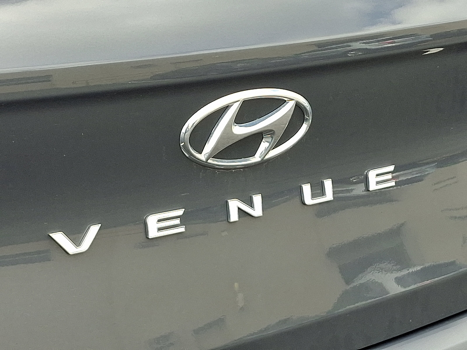 Used 2023 Hyundai Venue SEL FWD image 4