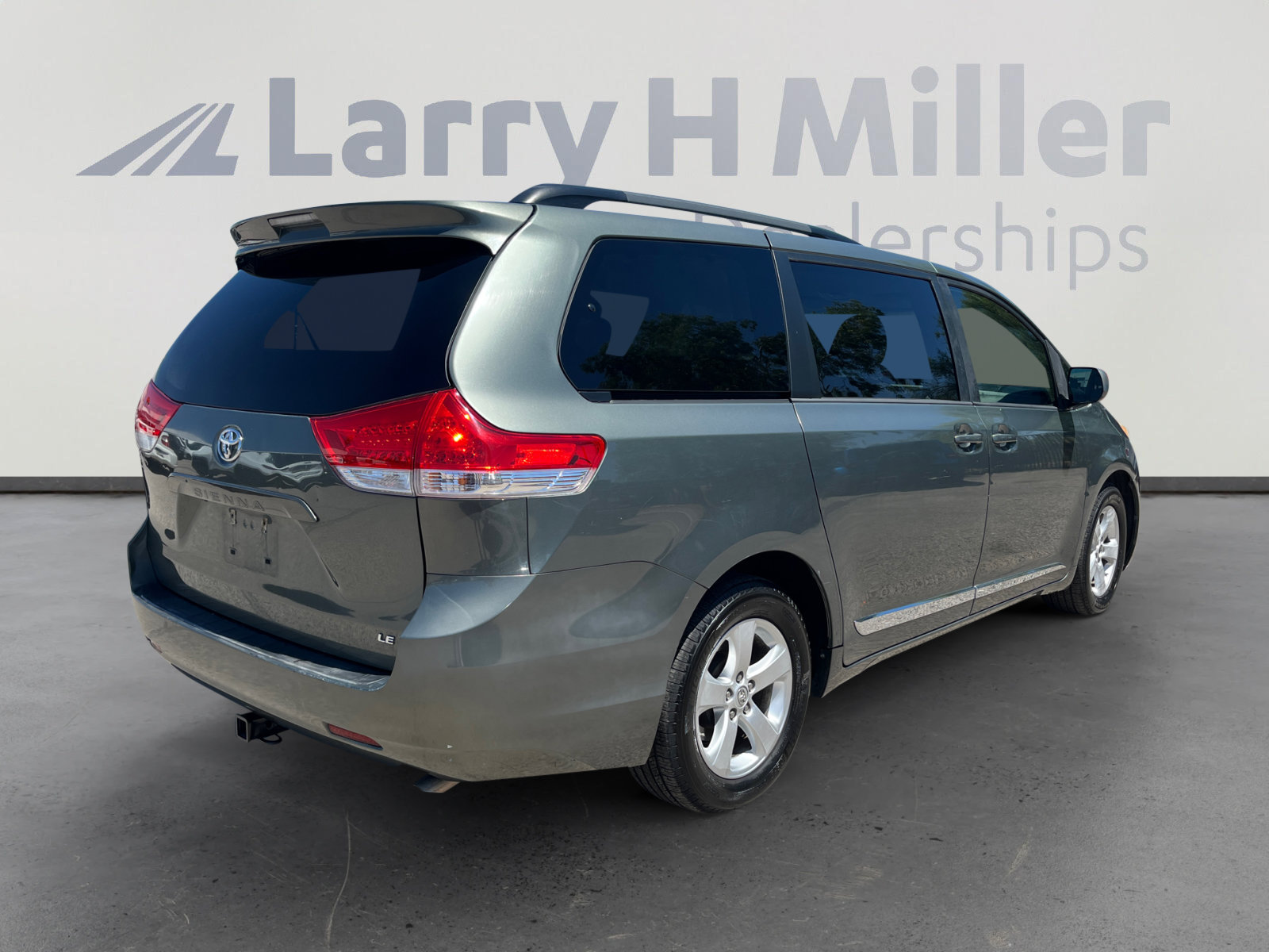 Used 2013 Toyota Sienna LE w/ Towing Pkg FWD image 5