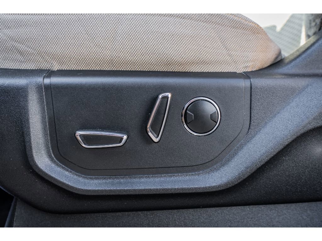 Used 2015 Ford F150 XLT w/ Equipment Group 302A Luxury image 9