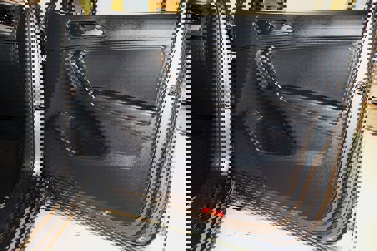 Used 2021 Volkswagen Tiguan SE w/ Panoramic Sunroof Package image 52