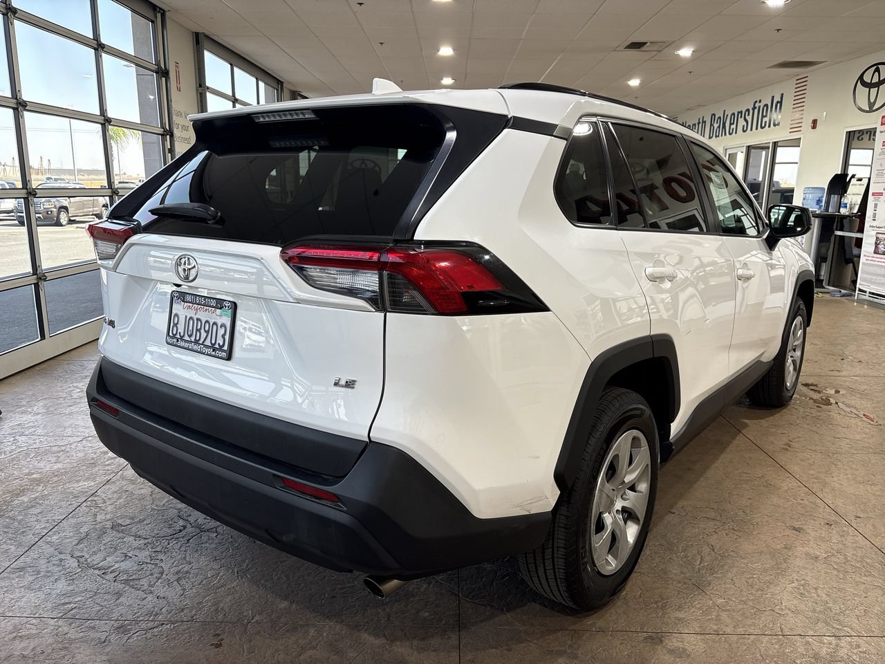 Used 2019 Toyota RAV4 LE FWD image 2
