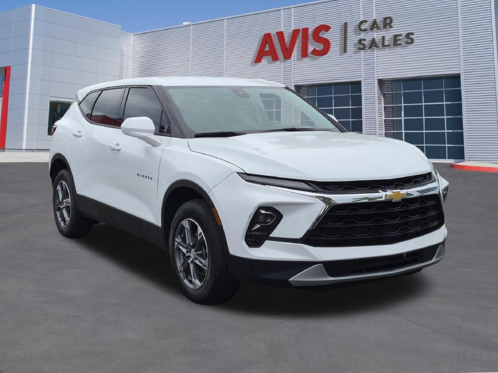 Used 2025 Chevrolet Blazer LT FWD image 3