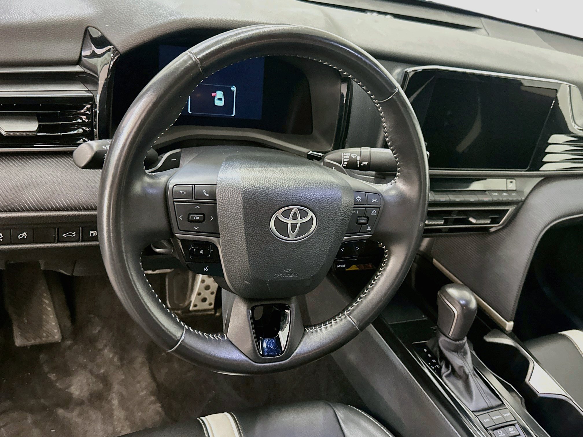 Used 2025 Toyota Camry SE FWD image 18