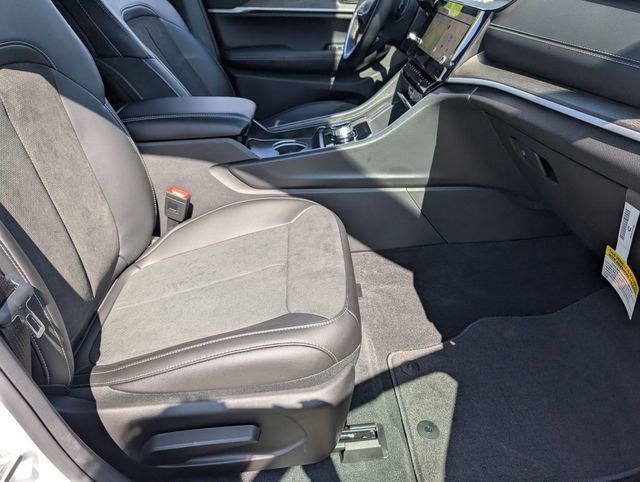 New 2026 Jeep Grand Cherokee Altitude RWD image 30
