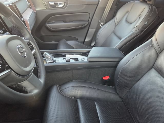 Used 2023 Volvo XC60 B5 Ultimate FWD image 9