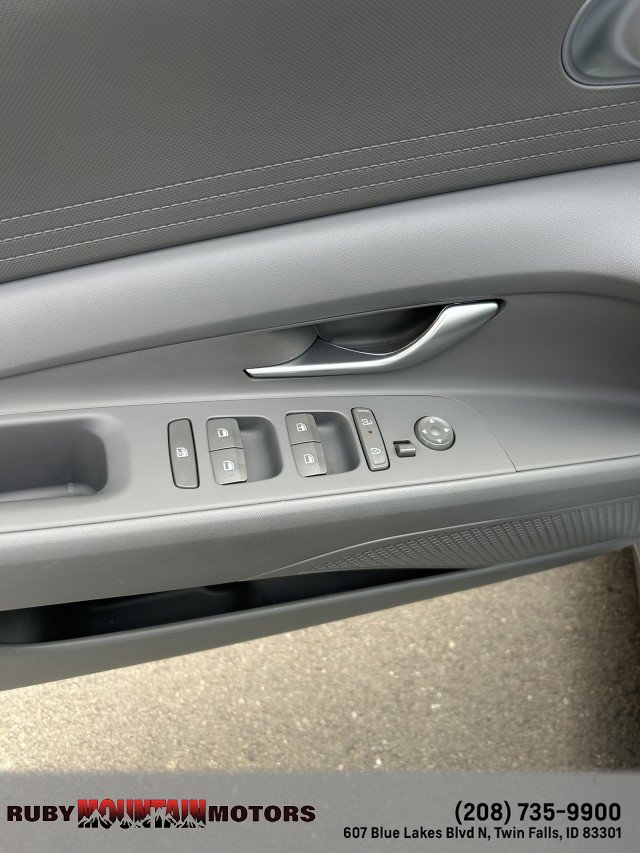 Used 2024 Hyundai Elantra SE image 14