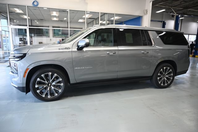 Used 2025 Chevrolet Suburban High Country AWD/4WD image 7