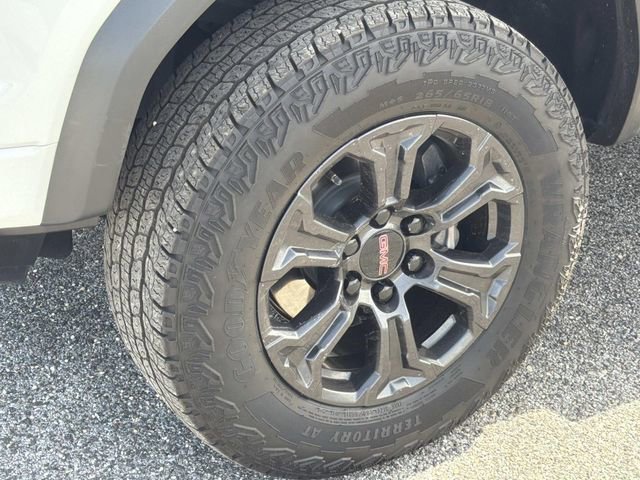 Used 2024 GMC Canyon Elevation image 13