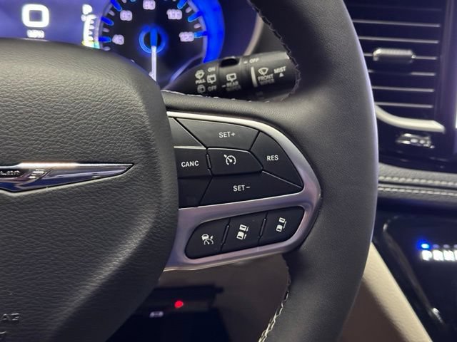 Used 2024 Chrysler Pacifica Touring-L FWD image 25