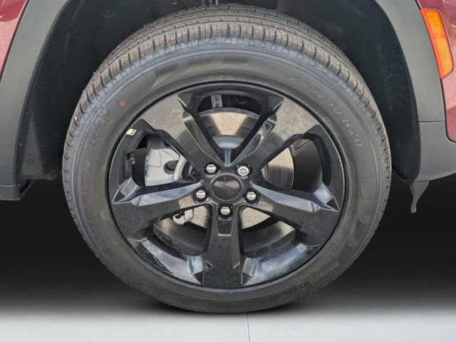 New 2025 Jeep Grand Cherokee Limited w/ Black Appearance Package image 9