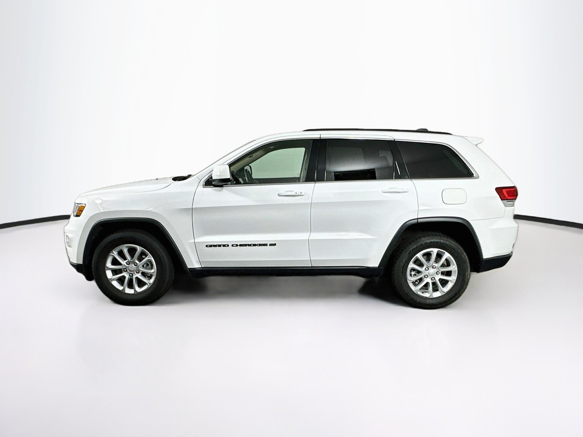 Used 2022 Jeep Grand Cherokee Laredo E RWD image 4