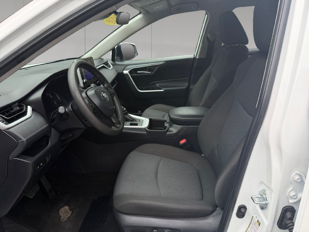 Used 2025 Toyota RAV4 XLE AWD/4WD image 11