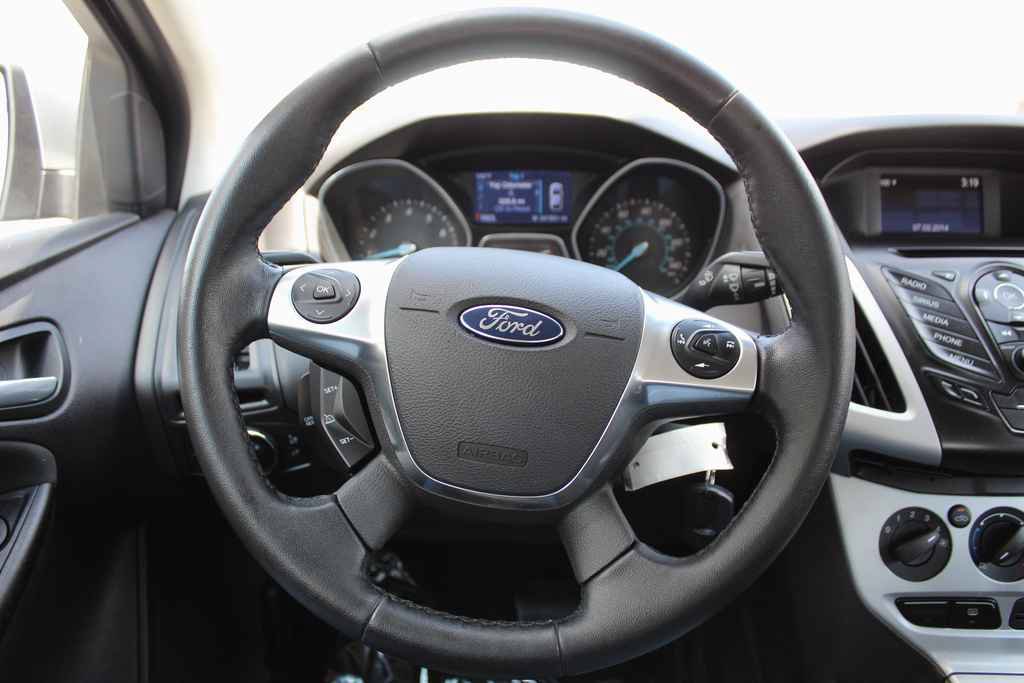 Used 2014 Ford Focus SE w/ SE Sport Package FWD image 15