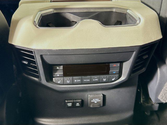 Used 2023 Toyota Sequoia Capstone AWD/4WD image 30