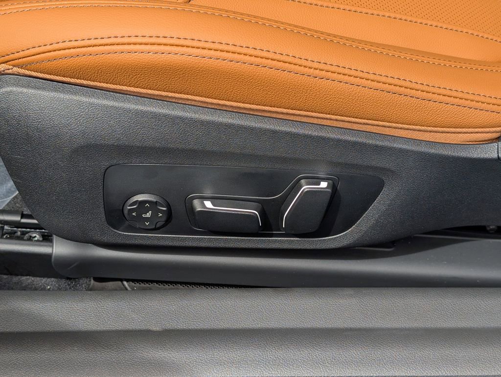 Used 2025 BMW 230i xDrive Coupe w/ Premium Package image 25