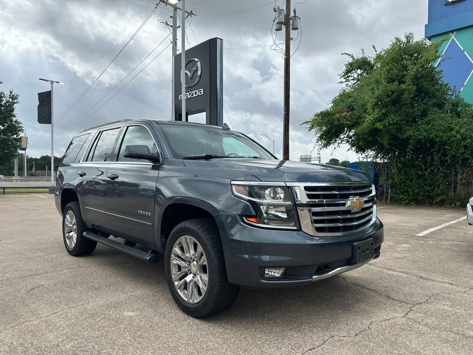 Used 2020 Chevrolet Tahoe LT w/ Luxury Package AWD/4WD image 2