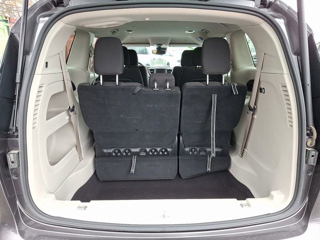 Used 2023 Chrysler Voyager LX image 29