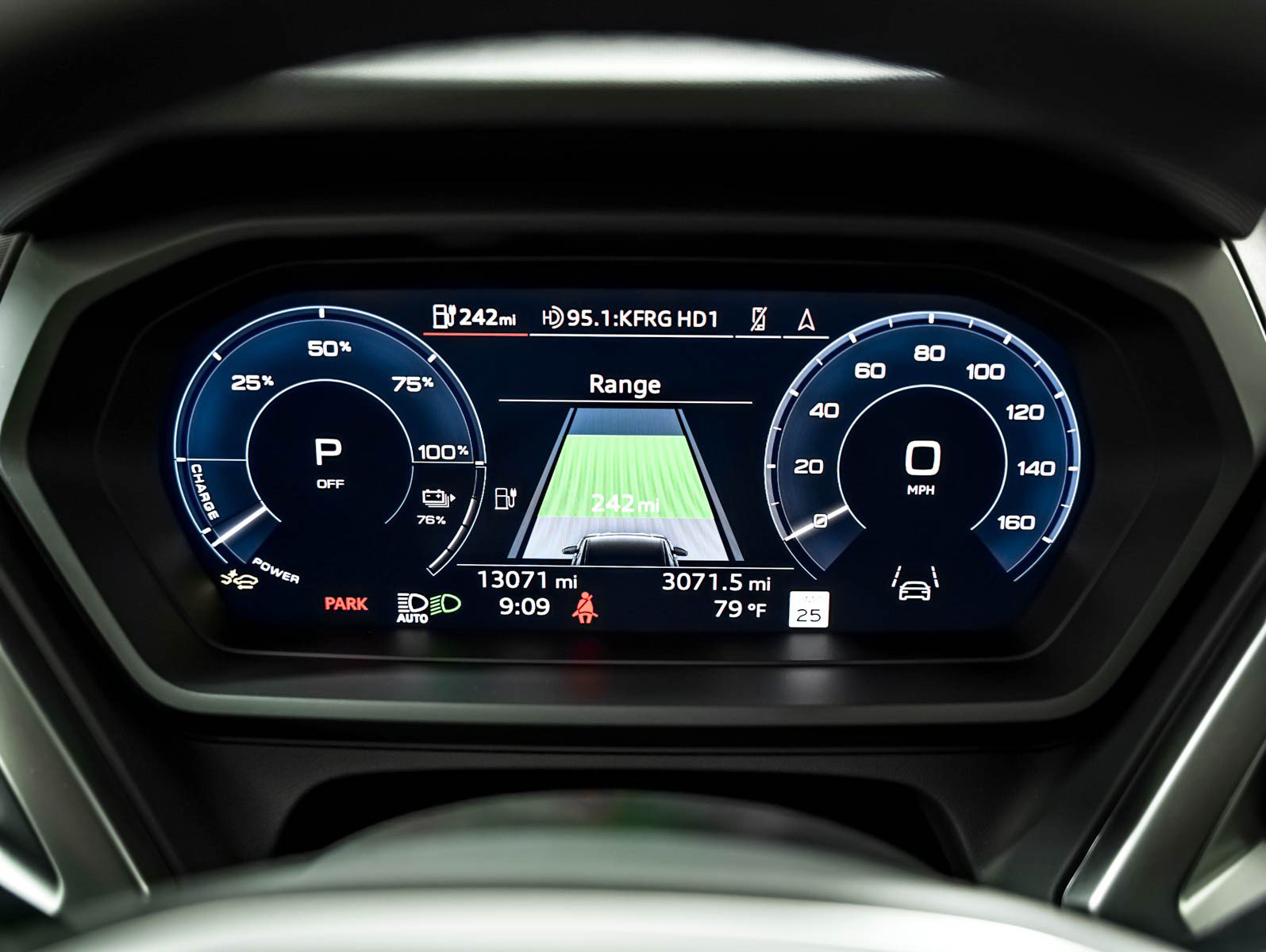 Used 2025 Audi Q4 e-tron Premium Plus w/ Premium Plus RWD image 13