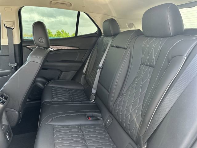 Used 2023 Buick Envision Avenir image 27