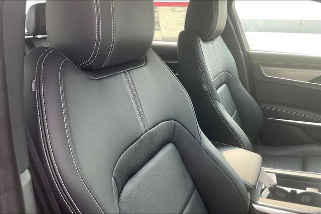 New 2024 Jaguar XF R-Dynamic SE image 12