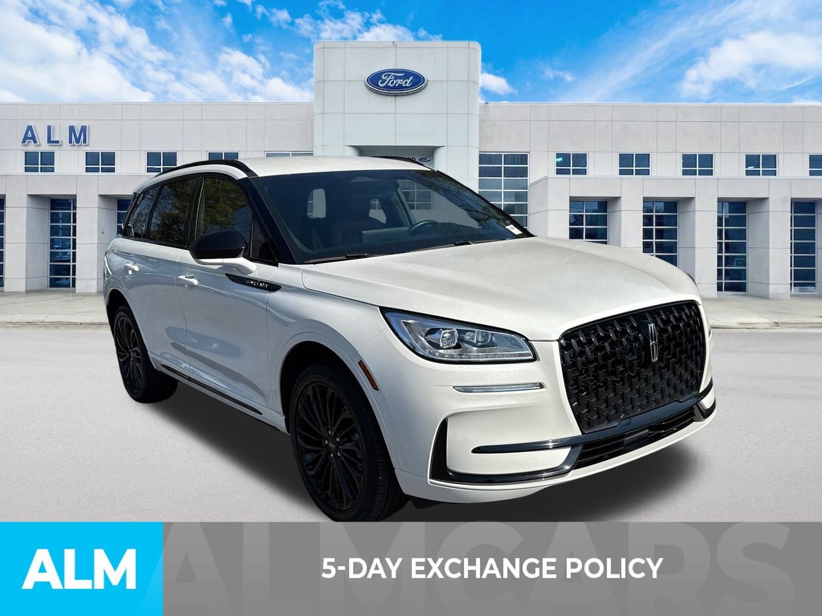 Used 2024 Lincoln Corsair Reserve w/ Jet Appearance Package image 3