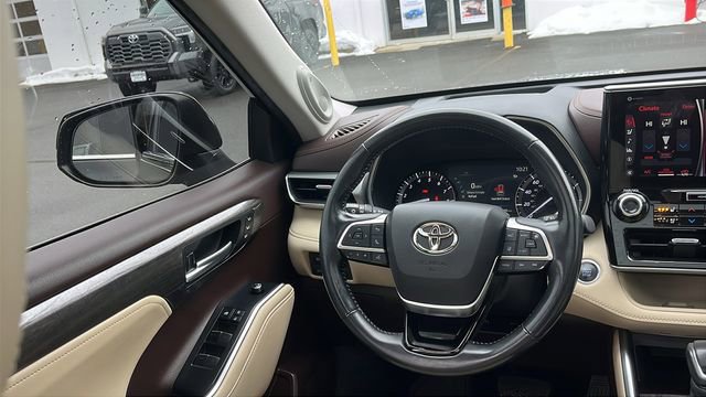 Certified 2021 Toyota Highlander Platinum AWD/4WD image 21