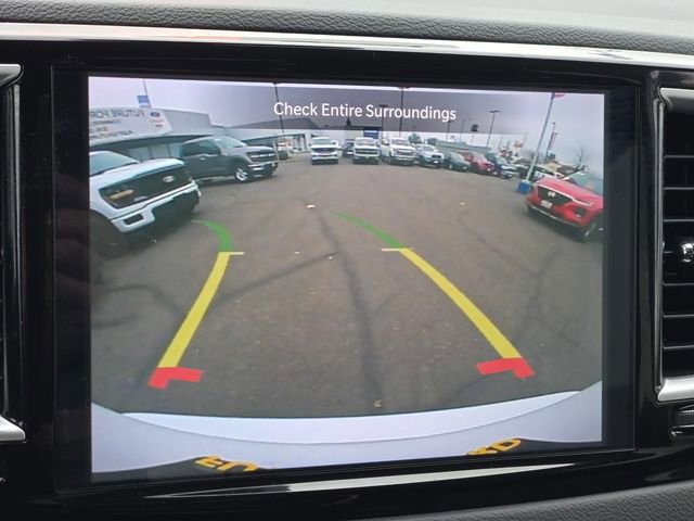 Used 2024 Chrysler Pacifica Touring-L image 15
