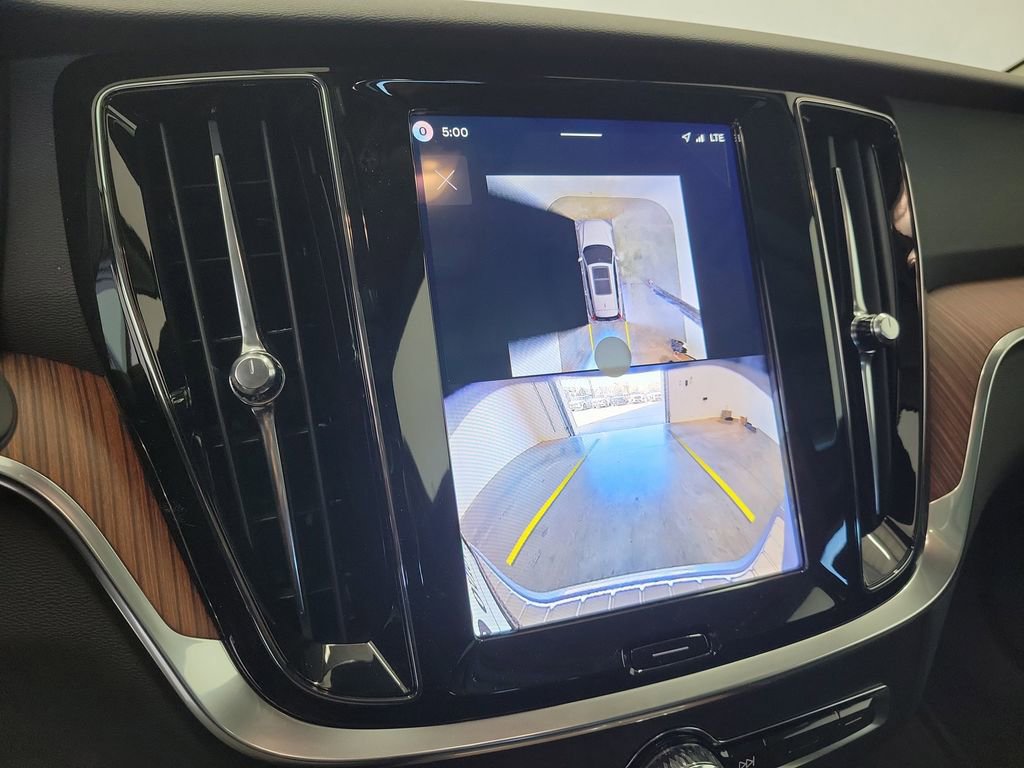 New 2026 Volvo V60 B5 Cross Country Plus w/ Protection Package Premier image 28