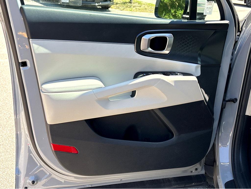 Used 2024 Kia Sorento EX w/ Panoramic Sunroof Package image 24