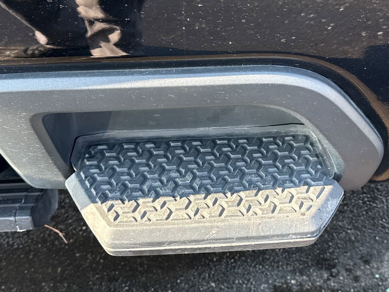 Used 2025 Chevrolet Silverado 2500 ZR2 w/ Technology Package image 12