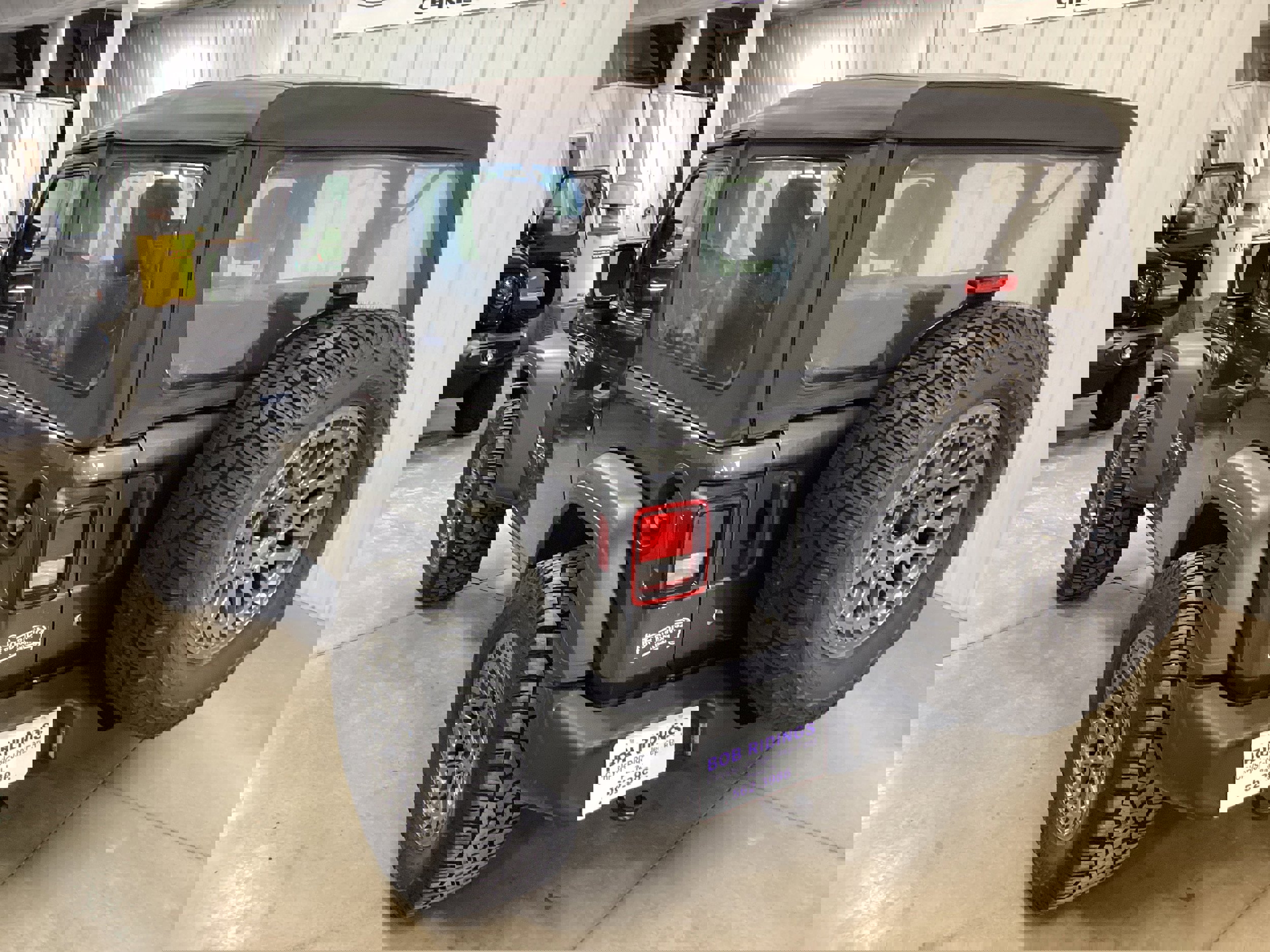 Used 2018 Jeep Wrangler Sport image 3