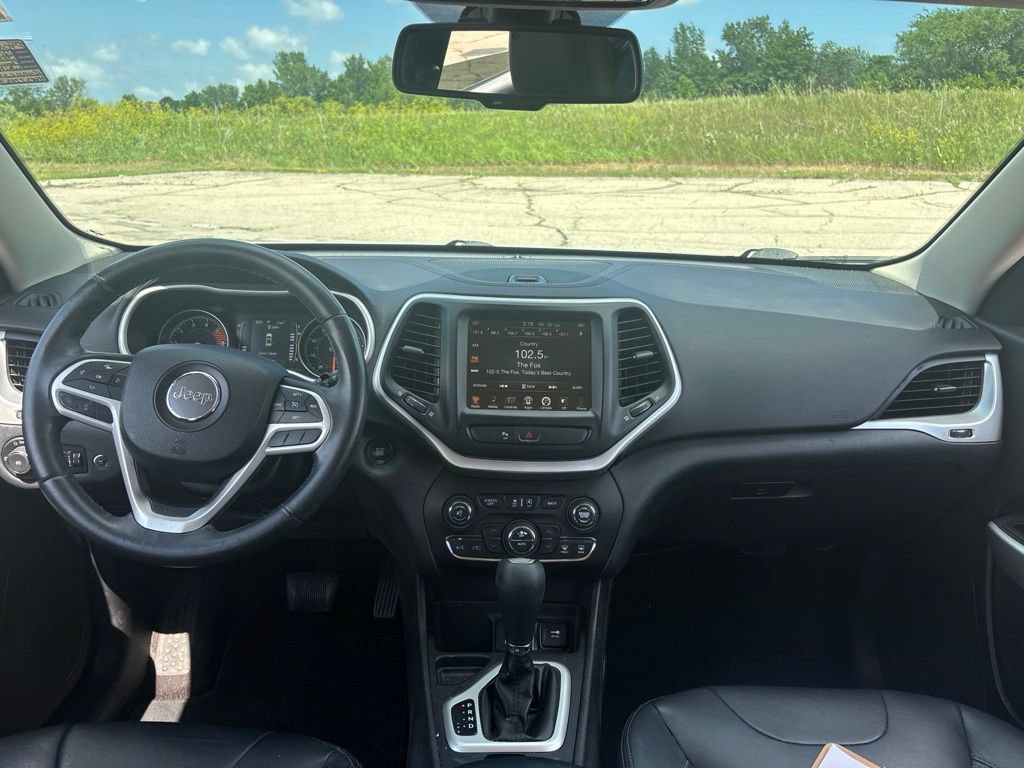 Used 2017 Jeep Cherokee Latitude w/ Comfort/Convenience Group FWD image 9