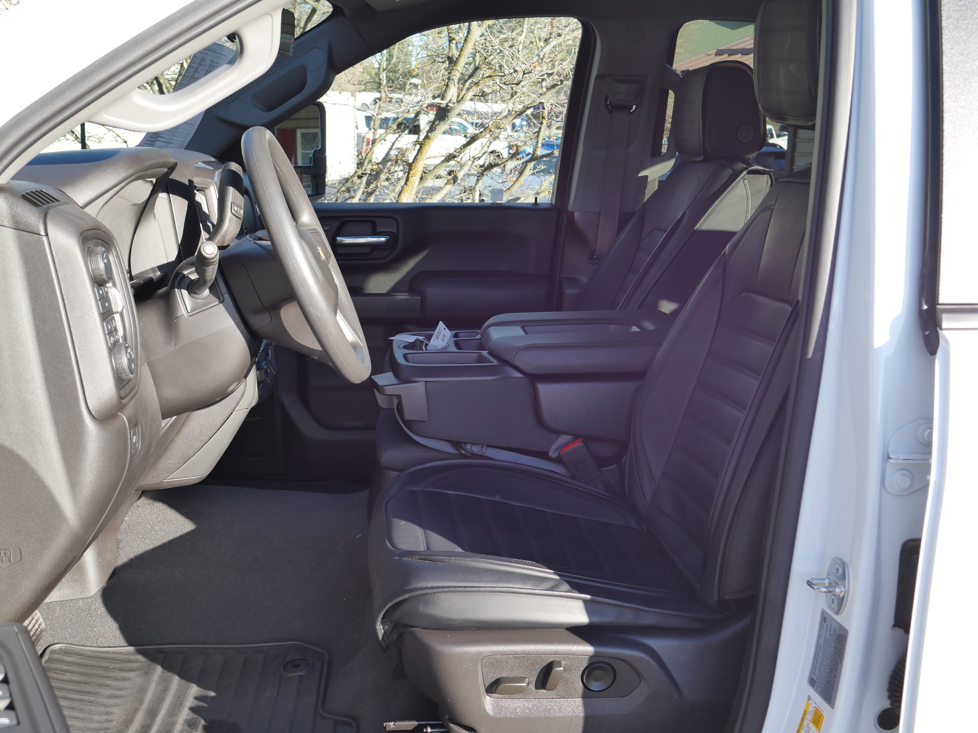 Used 2024 Chevrolet Silverado 2500 Custom w/ Custom Value Package image 3