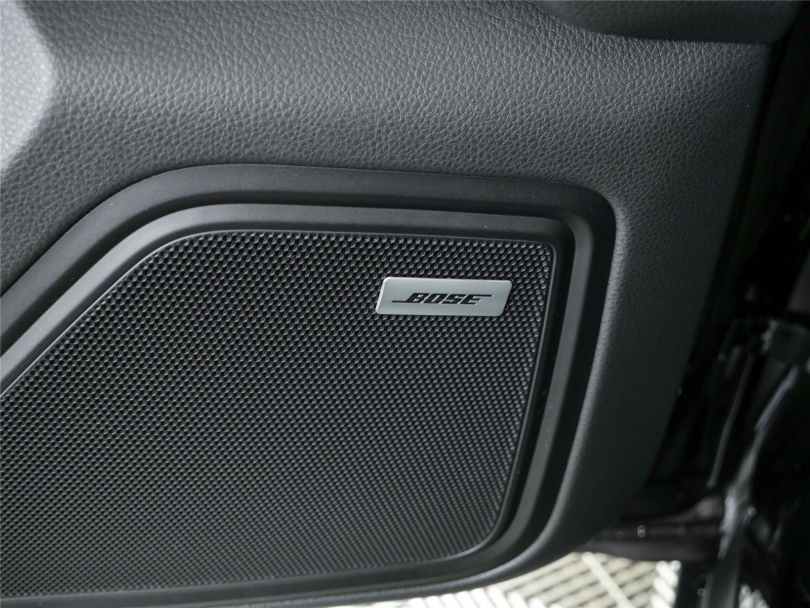 Certified 2026 Porsche Macan Turbo AWD/4WD image 7