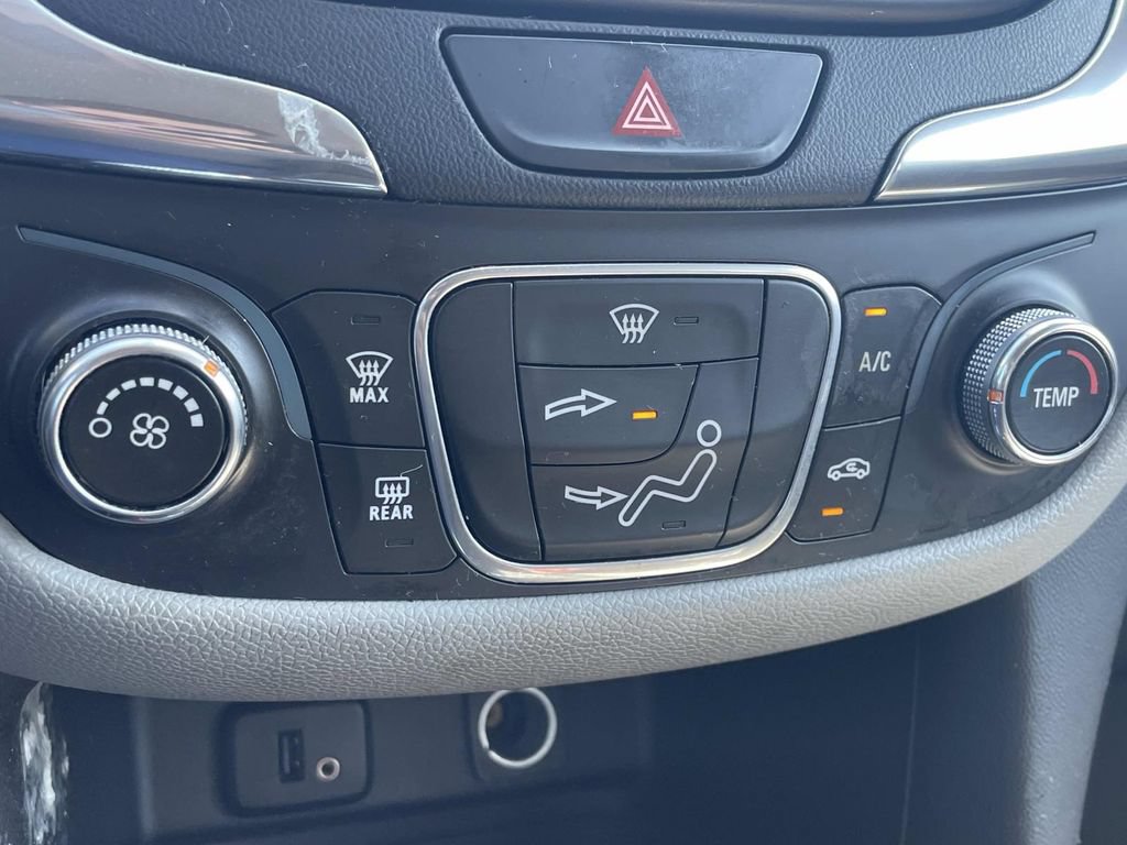 Used 2018 Chevrolet Equinox LS FWD image 19