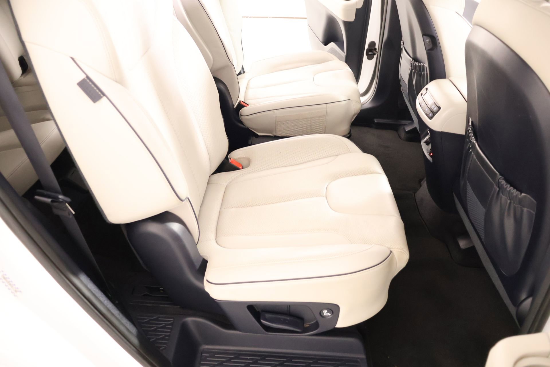 Used 2023 Hyundai Palisade Limited FWD image 16