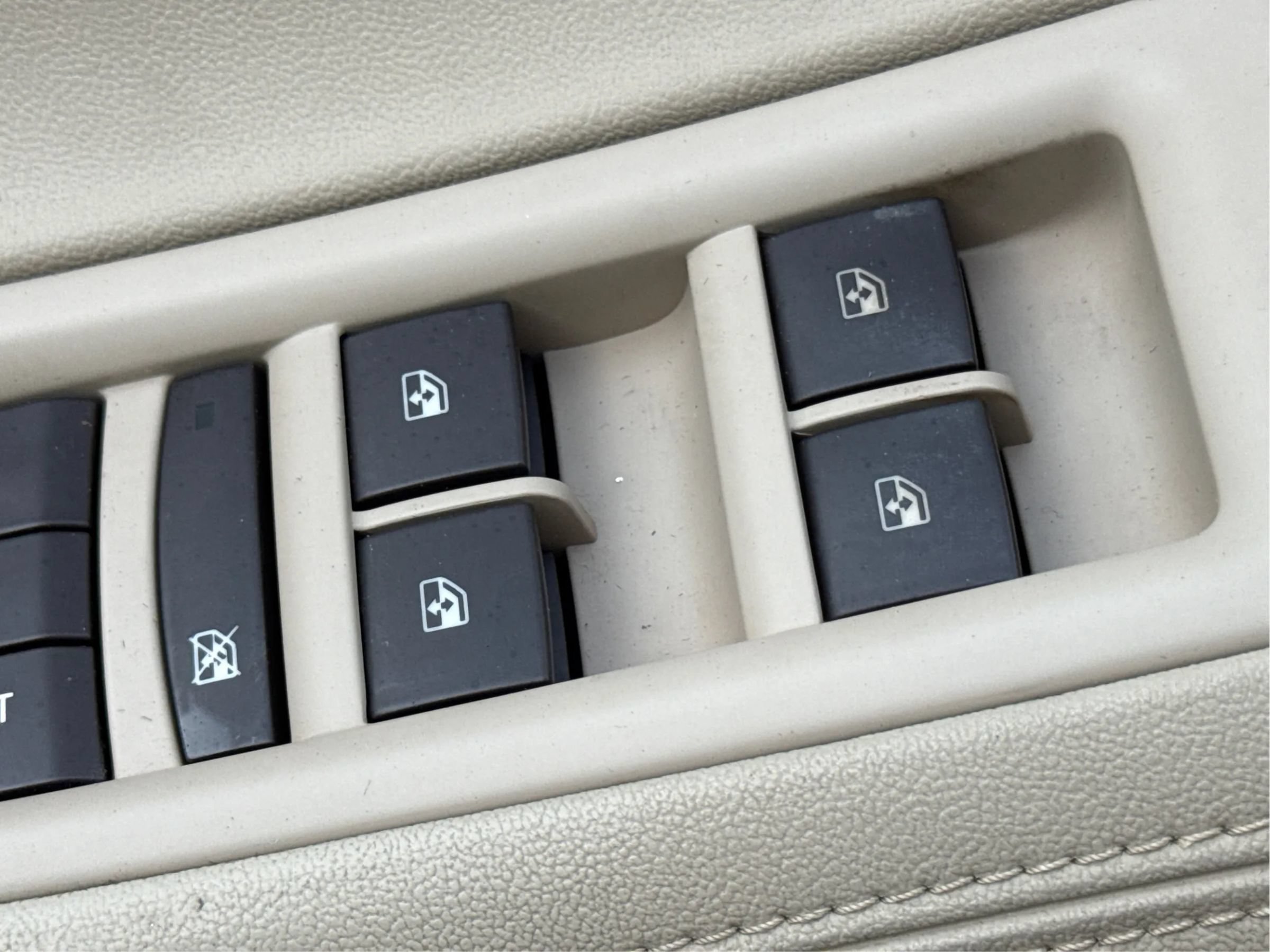 Used 2015 Buick LaCrosse Leather FWD image 36