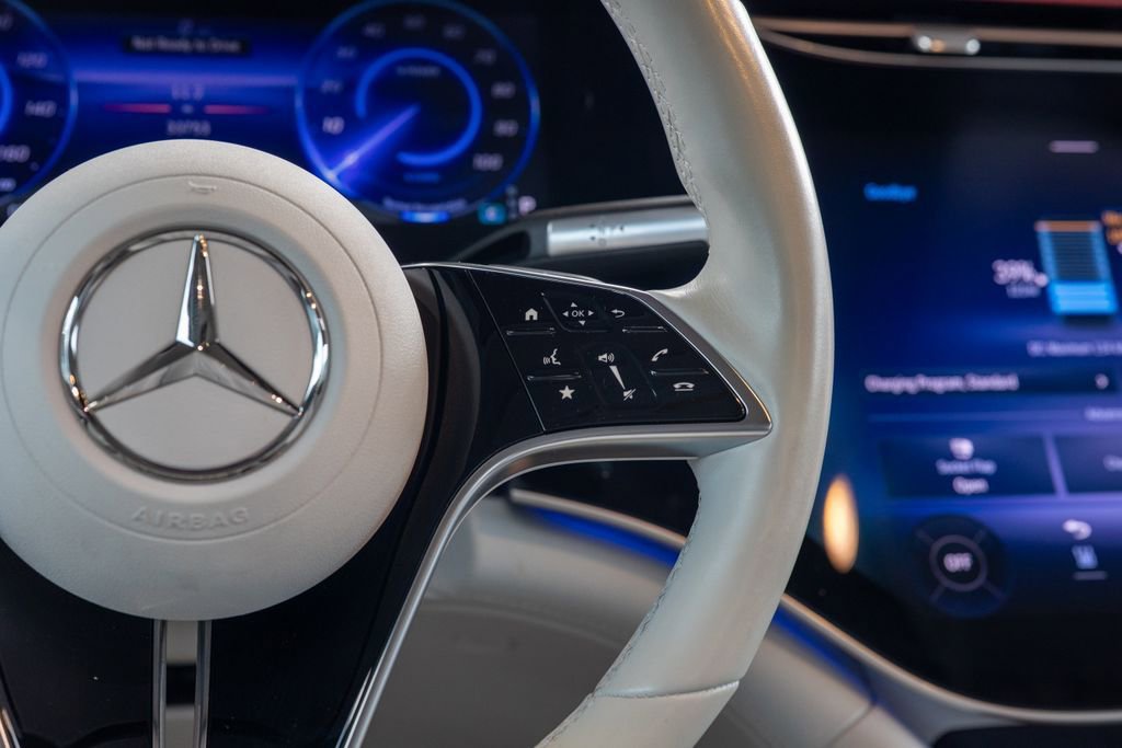 Used 2022 Mercedes-Benz EQS 580 4MATIC Sedan w/ Pinnacle Trim Package image 33