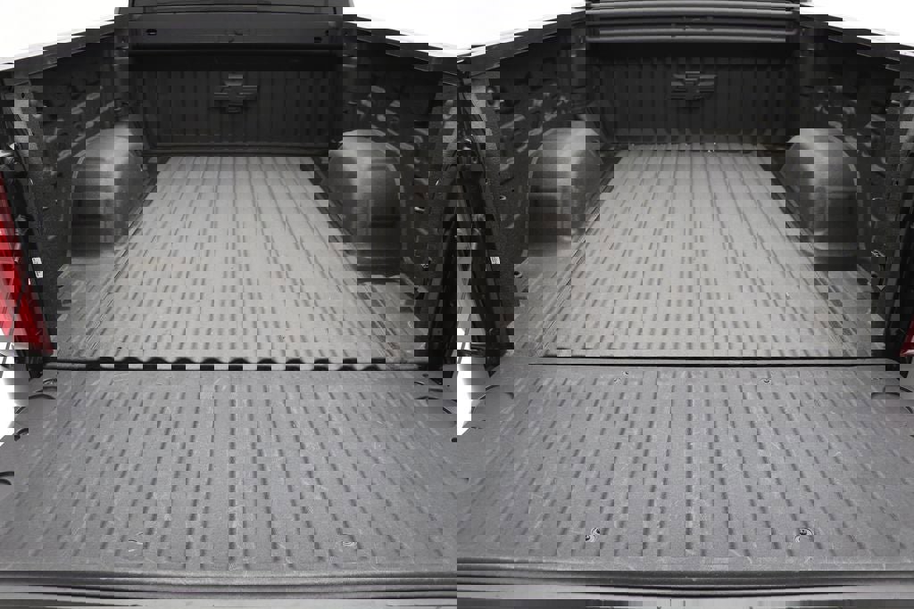 Used 2023 Chevrolet Silverado 1500 RST w/ Redline Edition AWD/4WD image 12