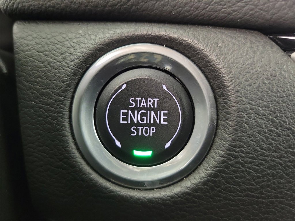 Certified 2025 Cadillac XT4 Premium Luxury image 29