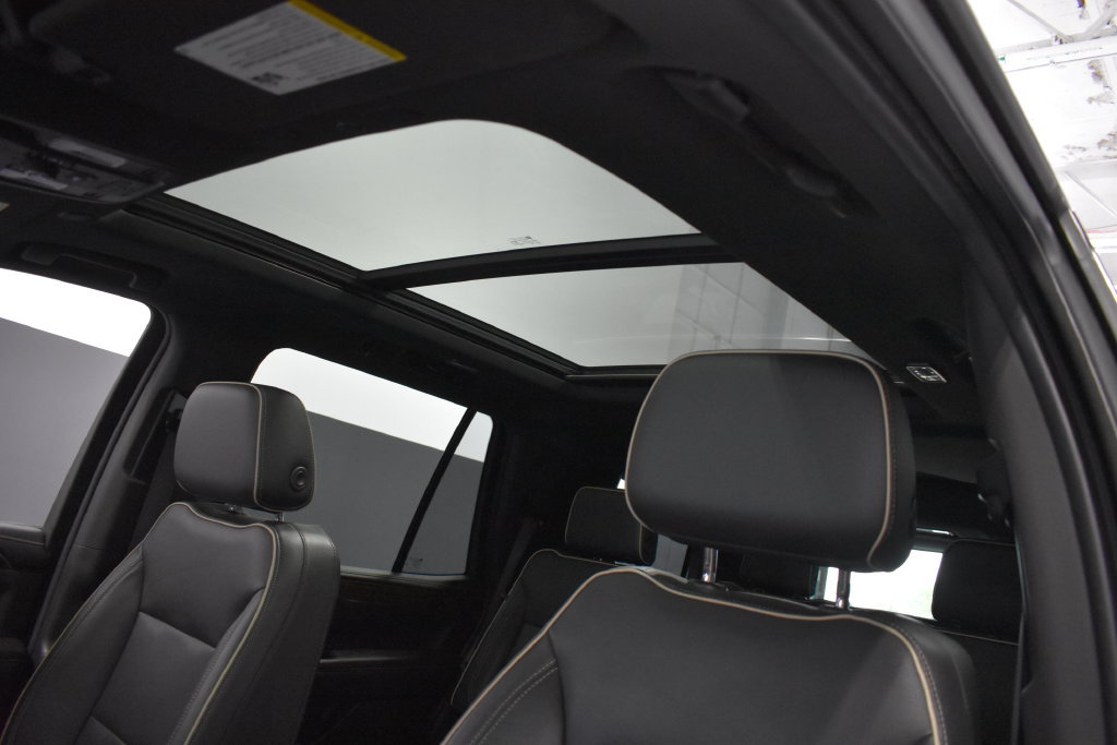 Used 2021 Chevrolet Tahoe Premier w/ Premium Package AWD/4WD image 18