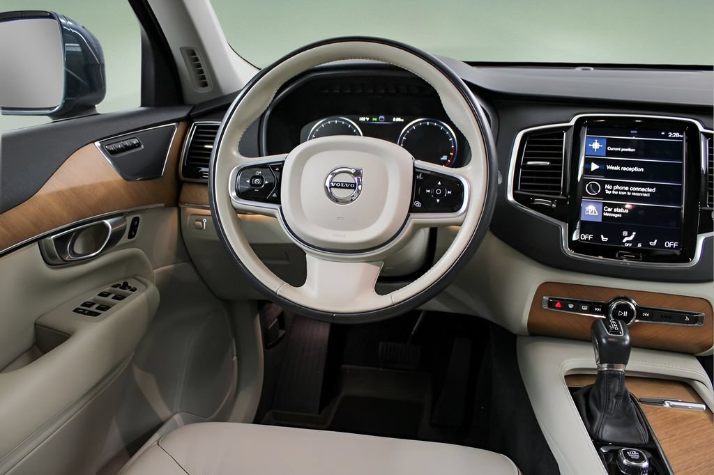 Certified 2022 Volvo XC90 T6 Momentum w/ Advanced Package AWD/4WD image 15