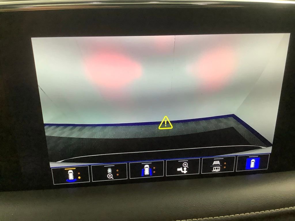 Used 2022 GMC Yukon XL SLT w/ SLT Premium Package AWD/4WD image 18