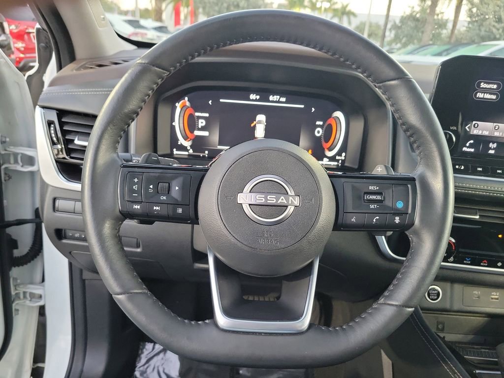 Certified 2022 Nissan Rogue Platinum w/ Head-Up Display Package image 18