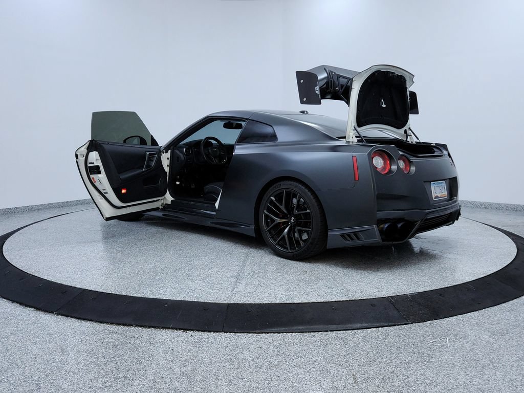 Used 2019 Nissan GT-R AWD/4WD image 22