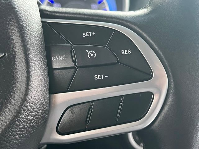 Used 2022 Chrysler 300 Touring w/ Sport Appearance Package image 35