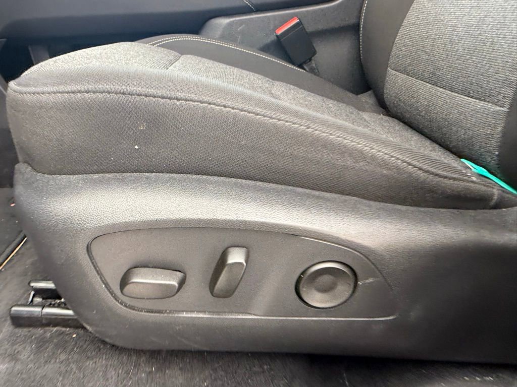 Used 2025 GMC Acadia Elevation image 12