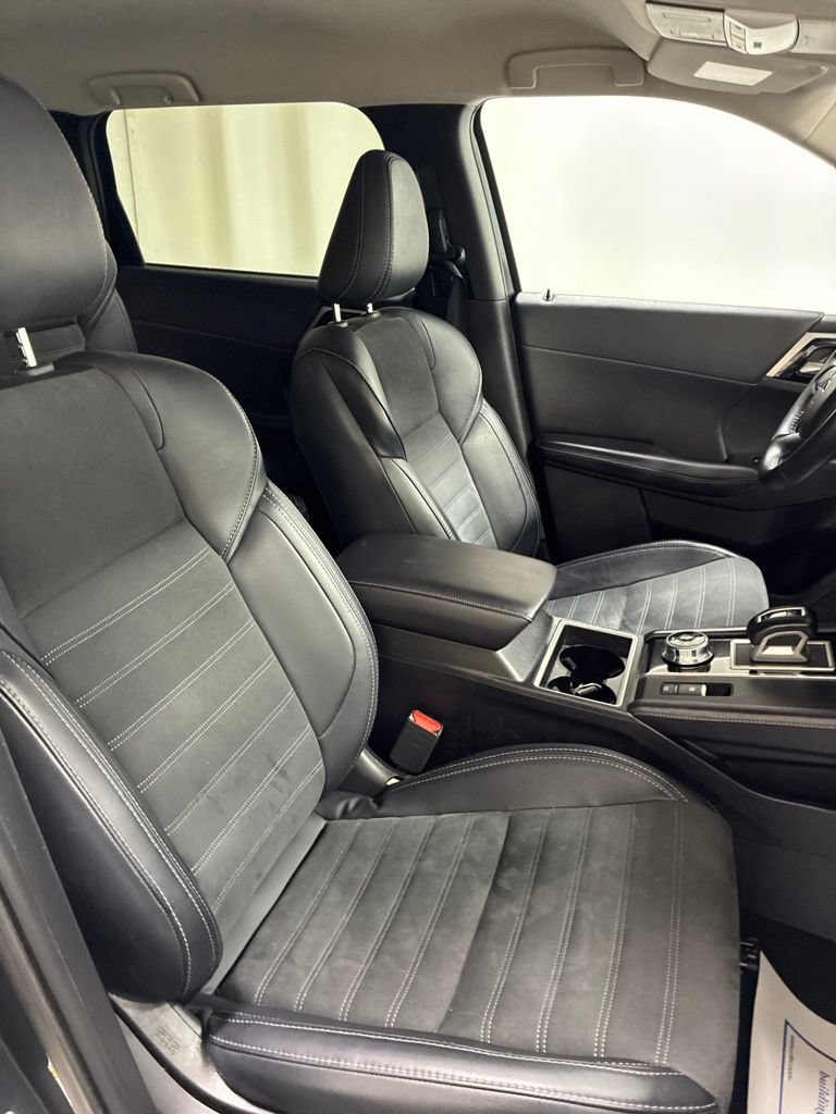 Used 2024 Mitsubishi Outlander SE AWD/4WD image 29