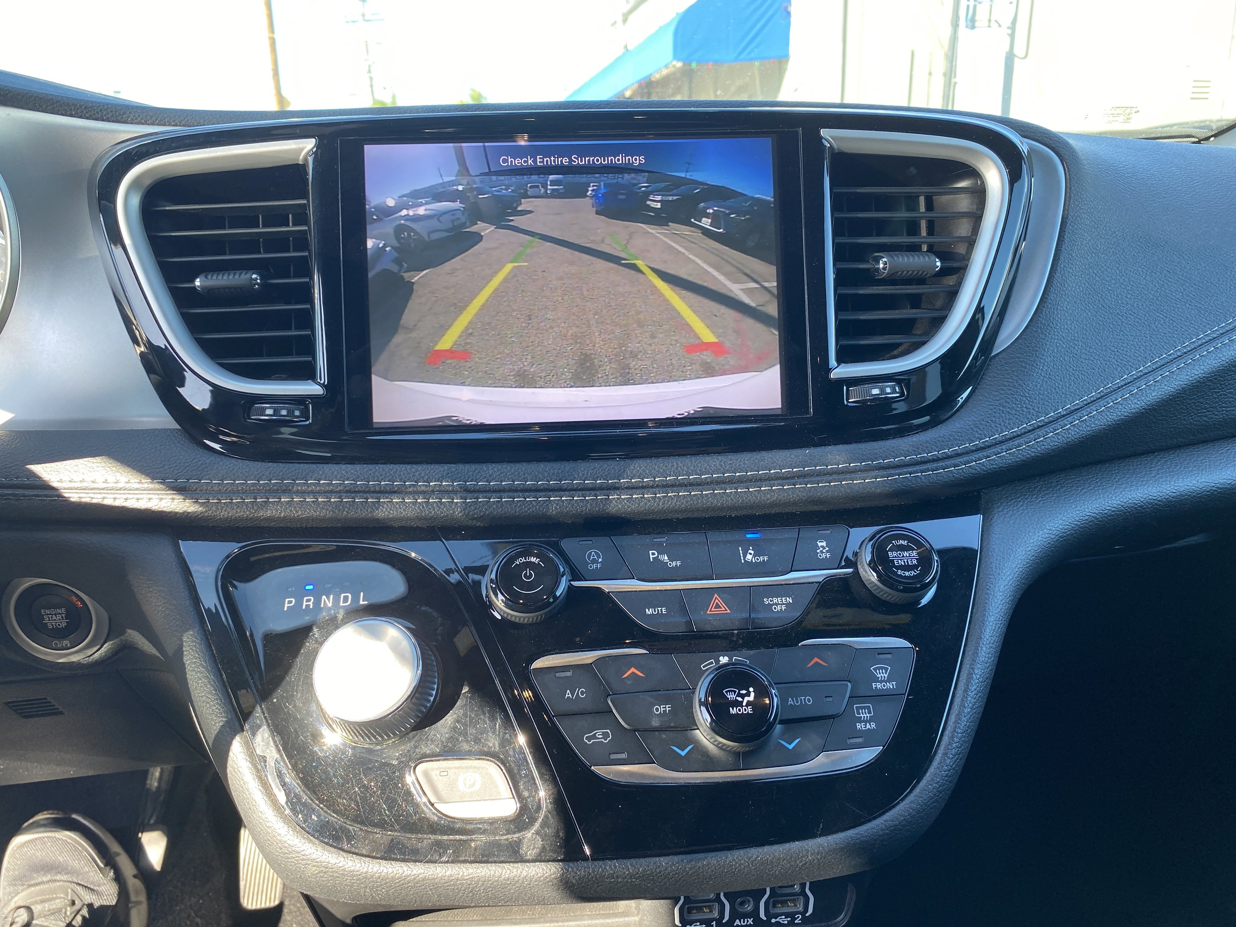 Used 2023 Chrysler Pacifica Touring image 14