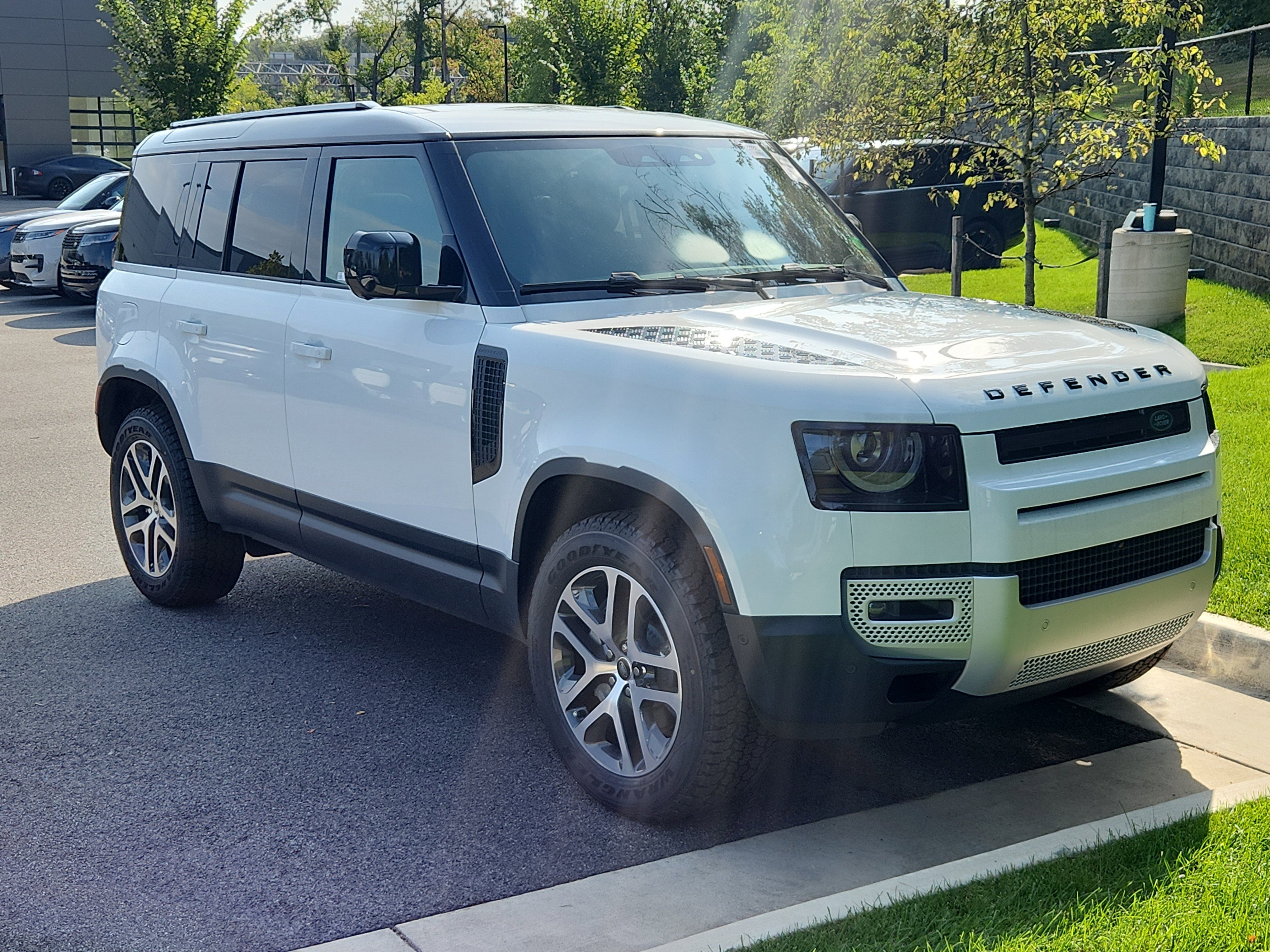 Used 2025 Land Rover Defender 110 S image 10